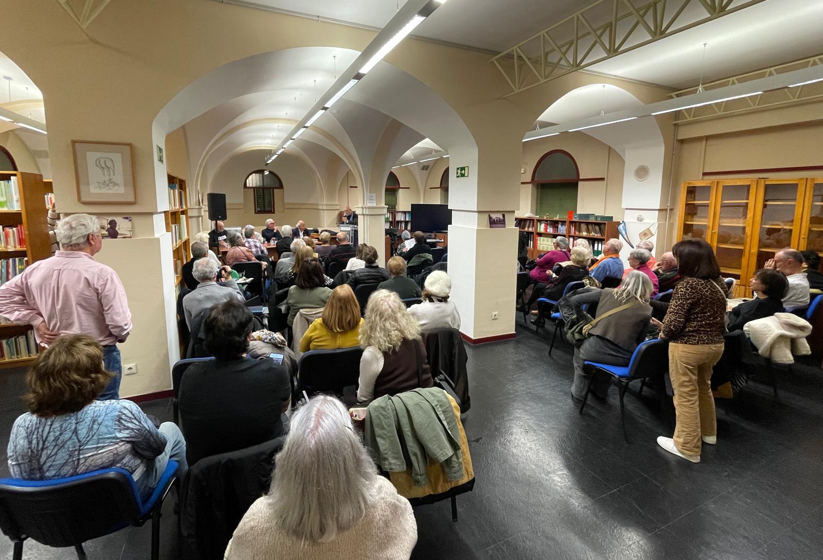 biblioteca escuela Julián Besteiro