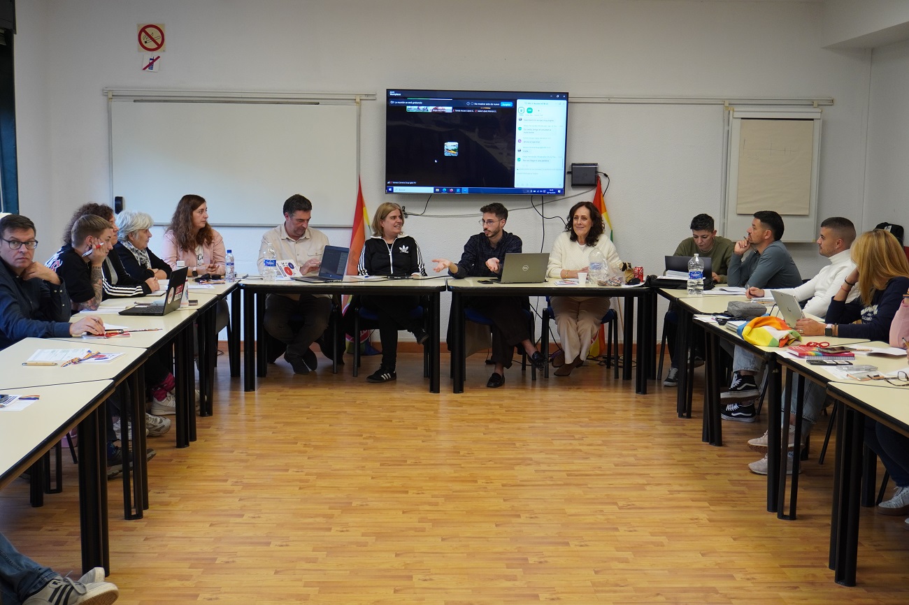 reunión en la escuela Julián Besteiro